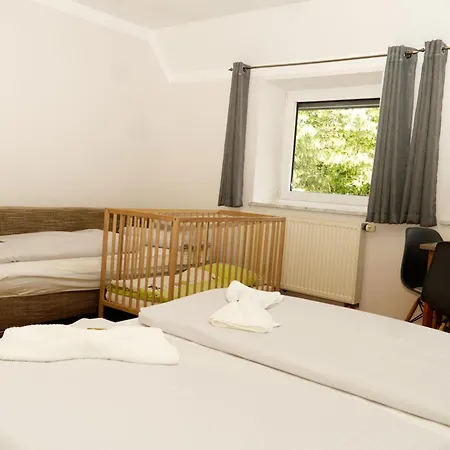 Gaestehaus Kirchenbauerhof 군즈부르크