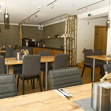 Gaestehaus Kirchenbauerhof * 군즈부르크