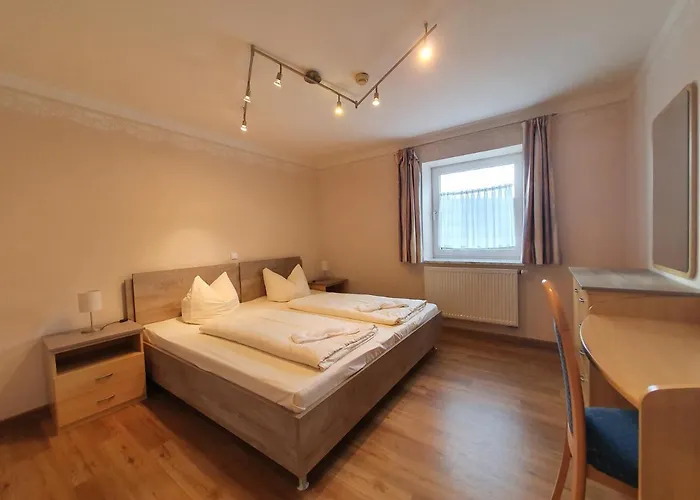 Gaestehaus Kirchenbauerhof * Guenzburg