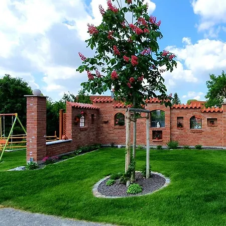 Gaestehaus Kirchenbauerhof * 군즈부르크