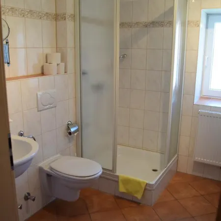 Gaestehaus Kirchenbauerhof * Günzburg